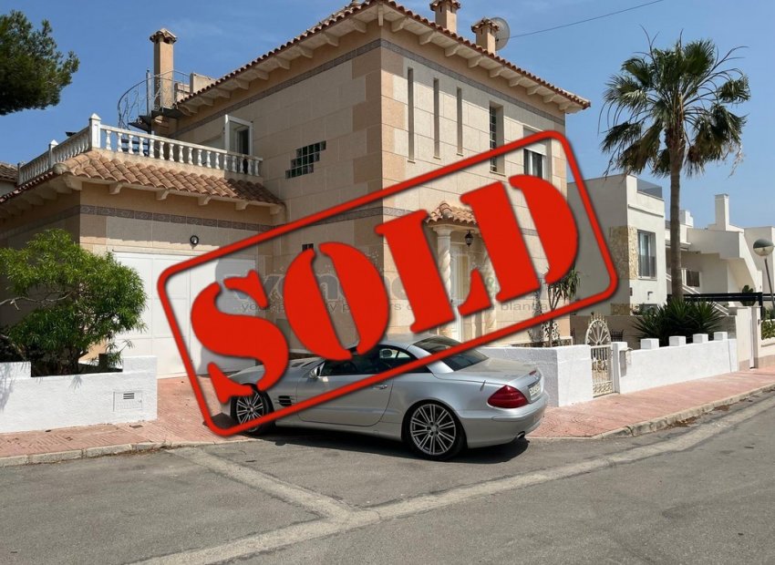 Återförsäljning - Fristående villa -
San Miguel de Salinas