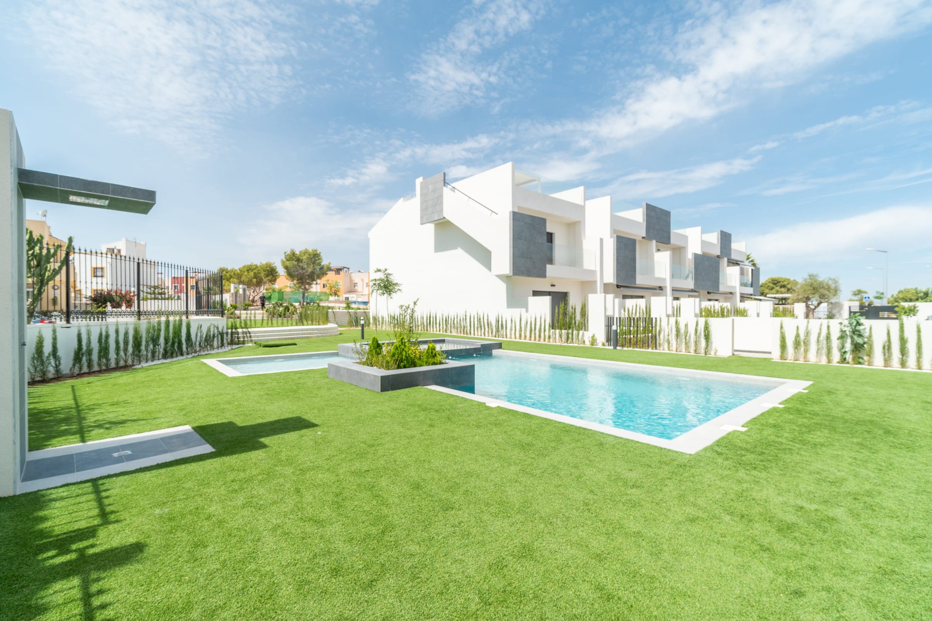 Neue Gebäude - Bungalow-Apartment -
Torrevieja
