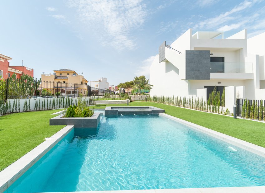 Neue Gebäude - Bungalow-Apartment -
Torrevieja