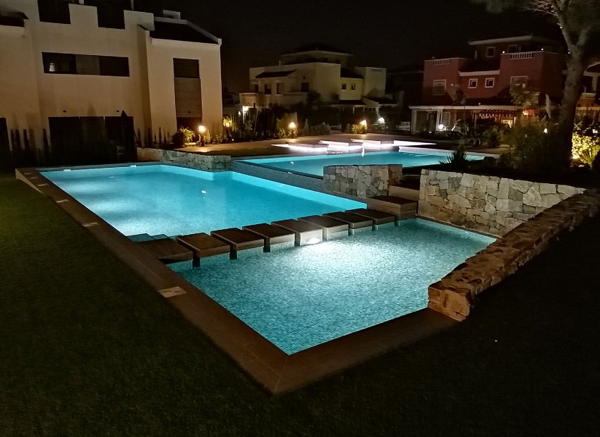 Neue Gebäude - Bungalow-Apartment -
Torrevieja