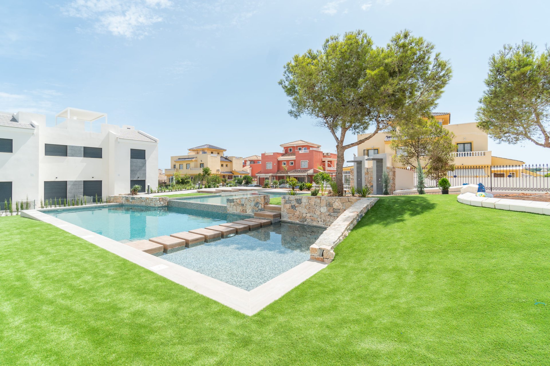 Neue Gebäude - Bungalow-Apartment -
Torrevieja