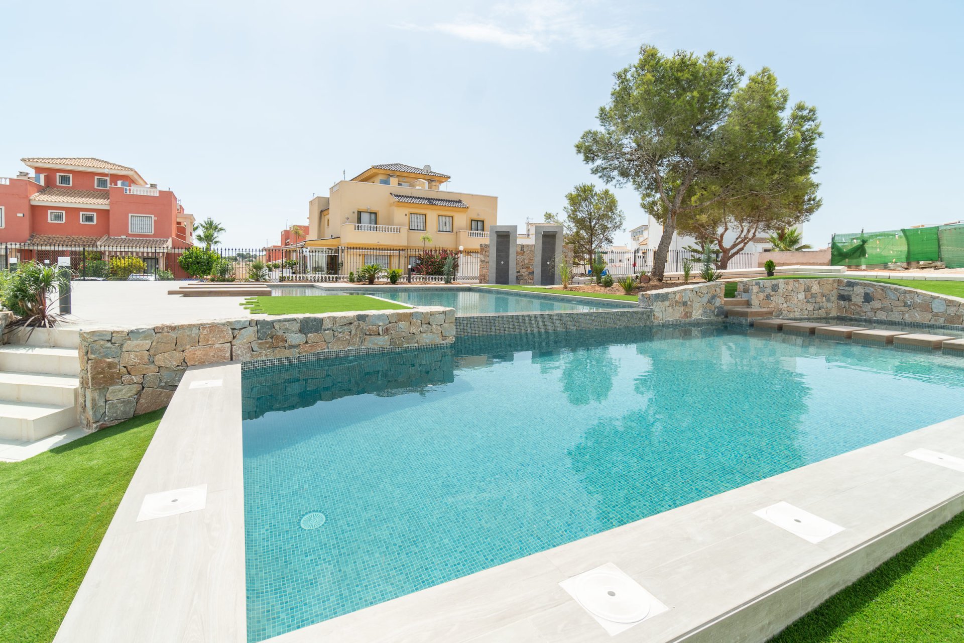Neue Gebäude - Bungalow-Apartment -
Torrevieja