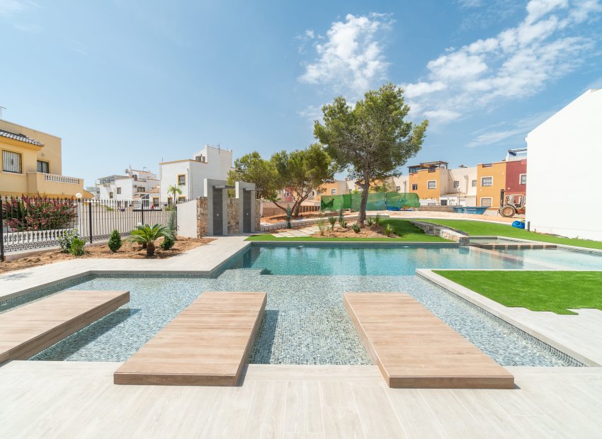 Neue Gebäude - Bungalow-Apartment -
Torrevieja
