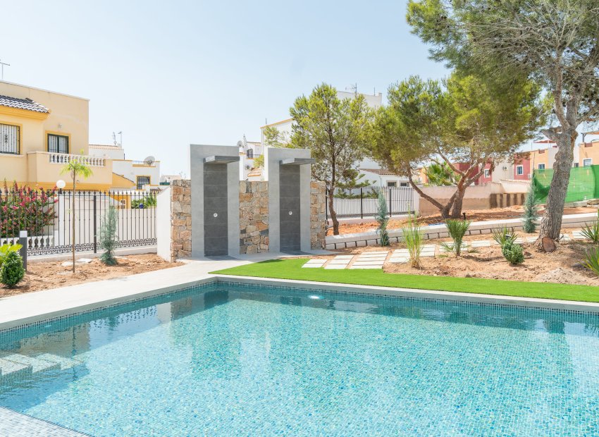 Neue Gebäude - Bungalow-Apartment -
Torrevieja