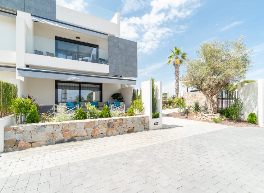 Neue Gebäude - Bungalow-Apartment -
Torrevieja