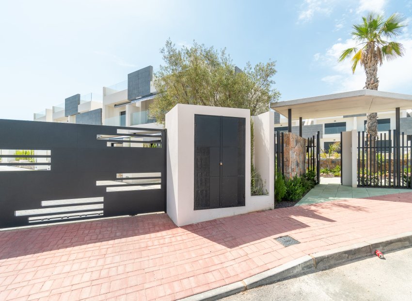 Neue Gebäude - Bungalow-Apartment -
Torrevieja