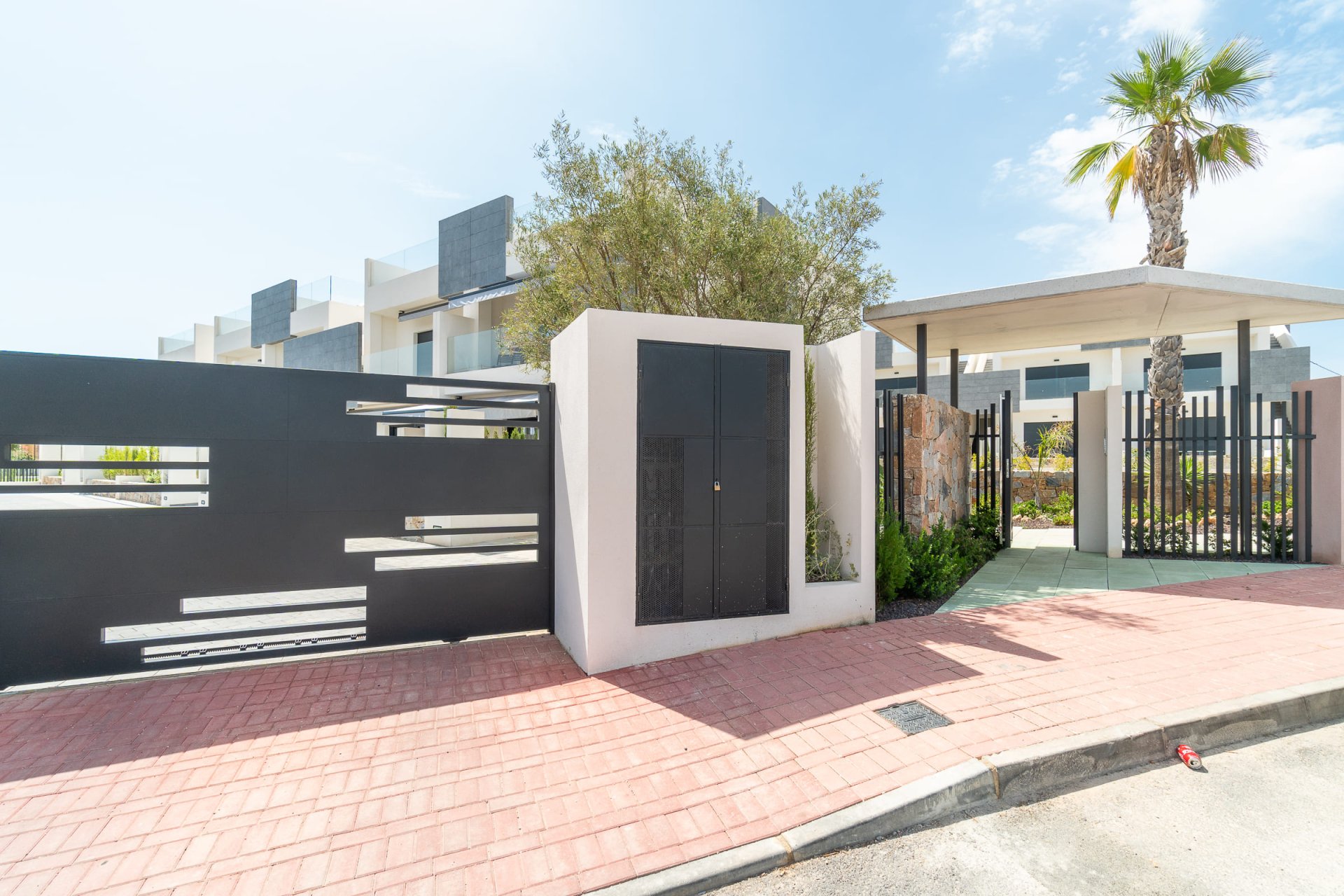 Neue Gebäude - Bungalow-Apartment -
Torrevieja