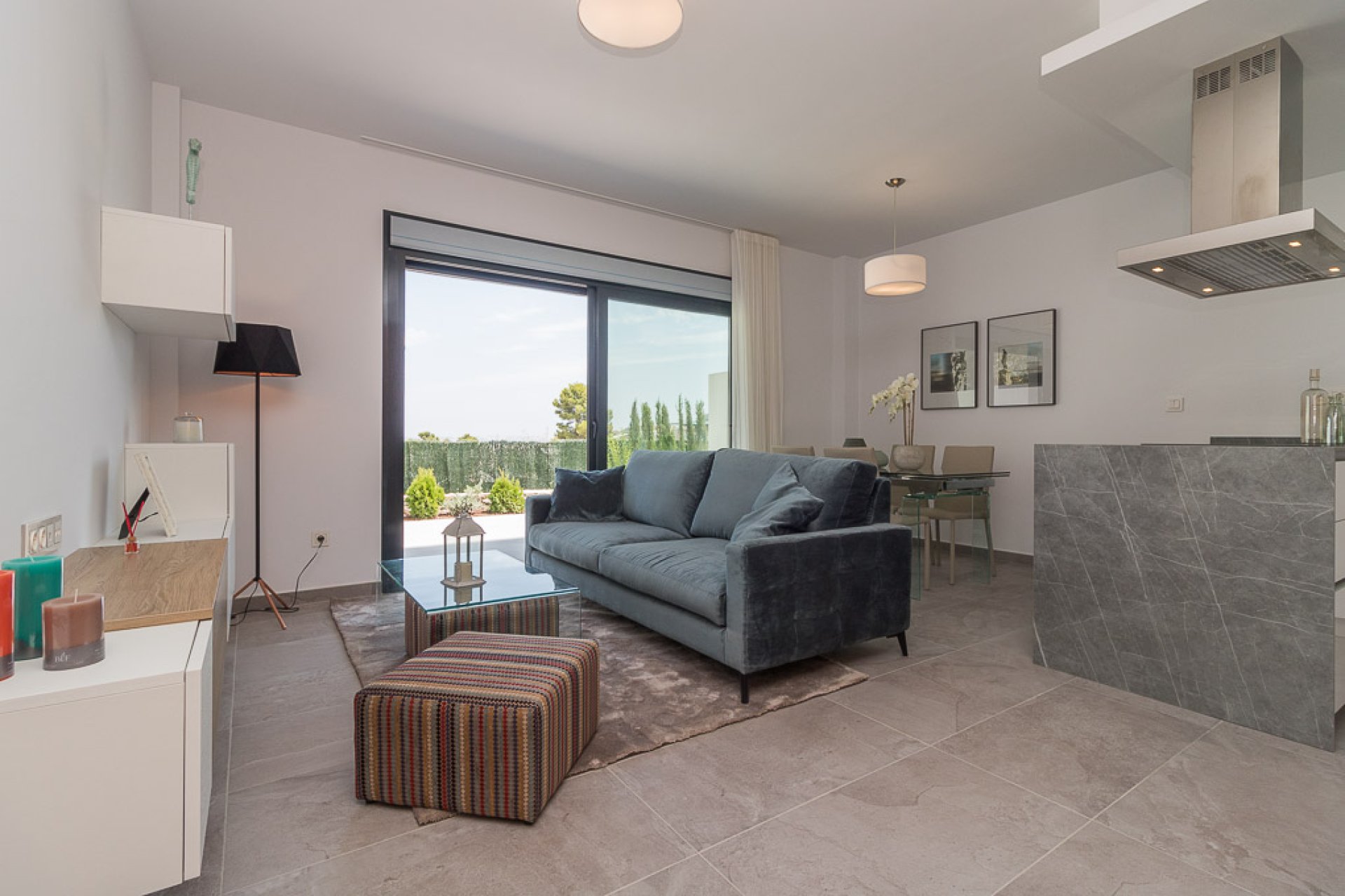 Neue Gebäude - Bungalow-Apartment -
Torrevieja