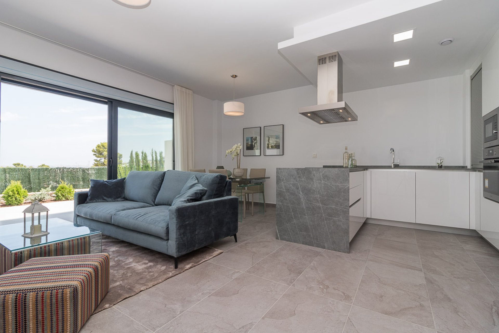 Neue Gebäude - Bungalow-Apartment -
Torrevieja