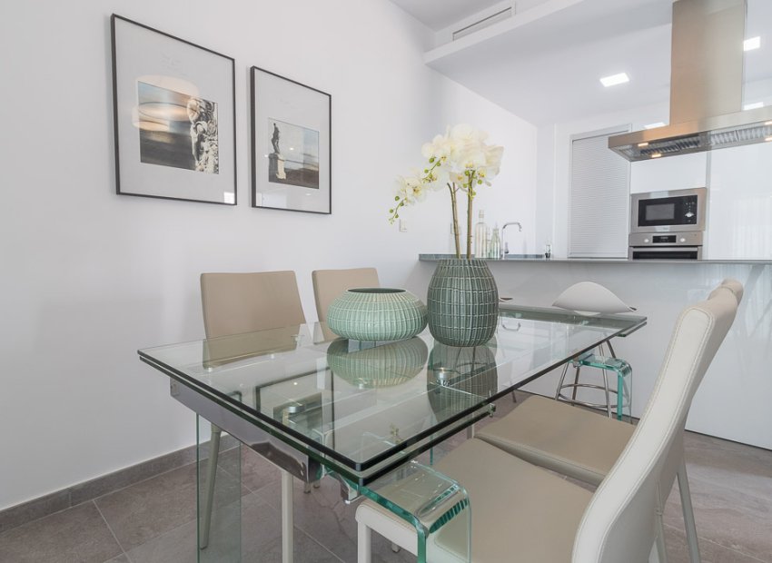 Neue Gebäude - Bungalow-Apartment -
Torrevieja