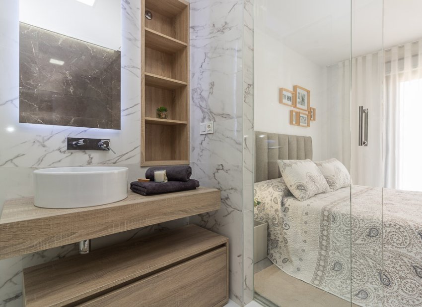 Neue Gebäude - Bungalow-Apartment -
Torrevieja