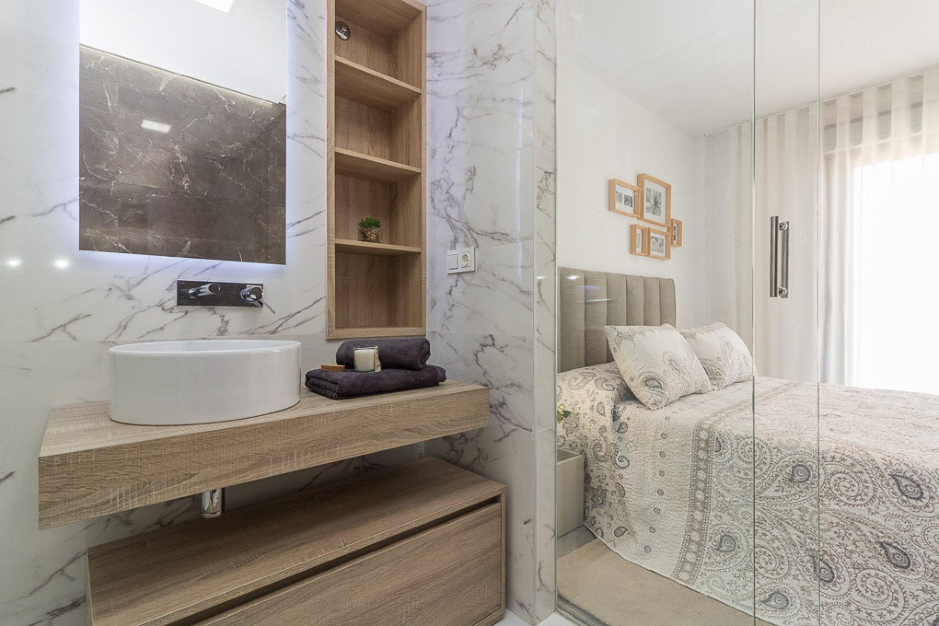 Neue Gebäude - Bungalow-Apartment -
Torrevieja
