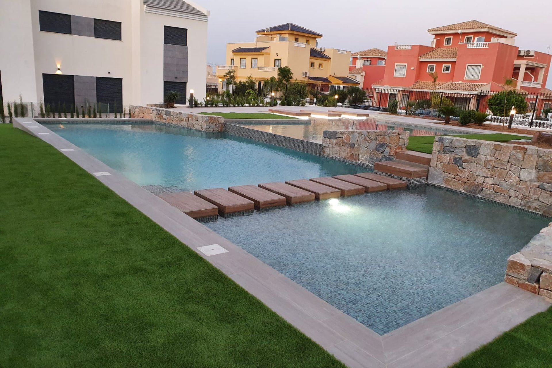 Neue Gebäude - Bungalow-Apartment -
Torrevieja