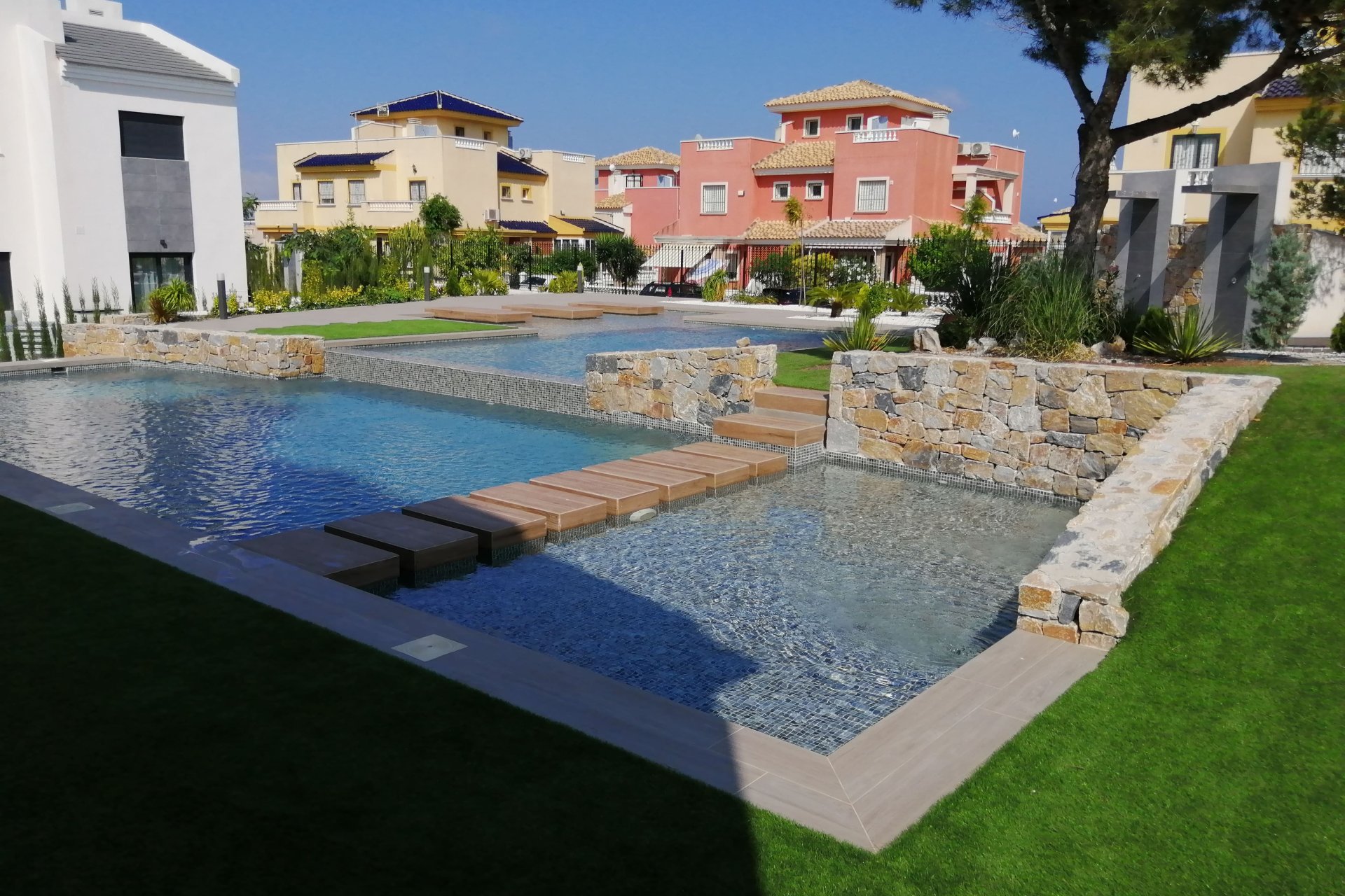 Neue Gebäude - Bungalow-Apartment -
Torrevieja