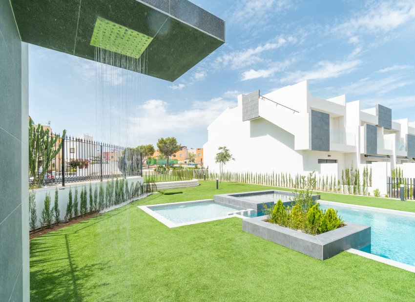 Neue Gebäude - Bungalow-Apartment -
Torrevieja