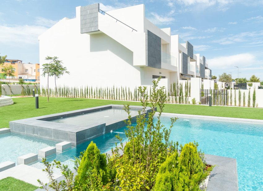Neue Gebäude - Bungalow-Apartment -
Torrevieja
