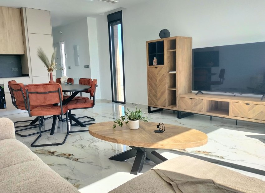 Neue Gebäude - Freistehende Villa -
Pilar de la Horadada