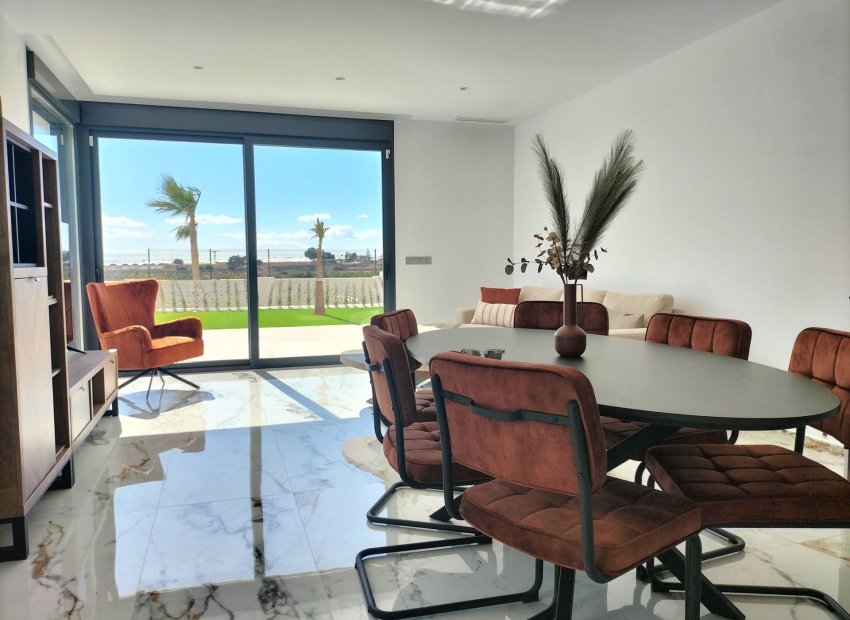 Neue Gebäude - Freistehende Villa -
Pilar de la Horadada