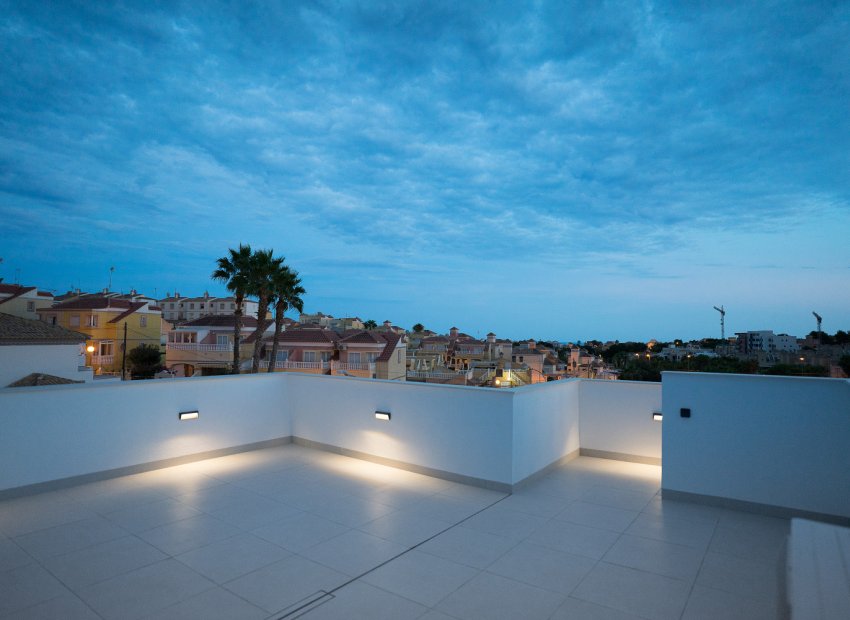 Neue Gebäude - Freistehende Villa -
San Miguel de Salinas