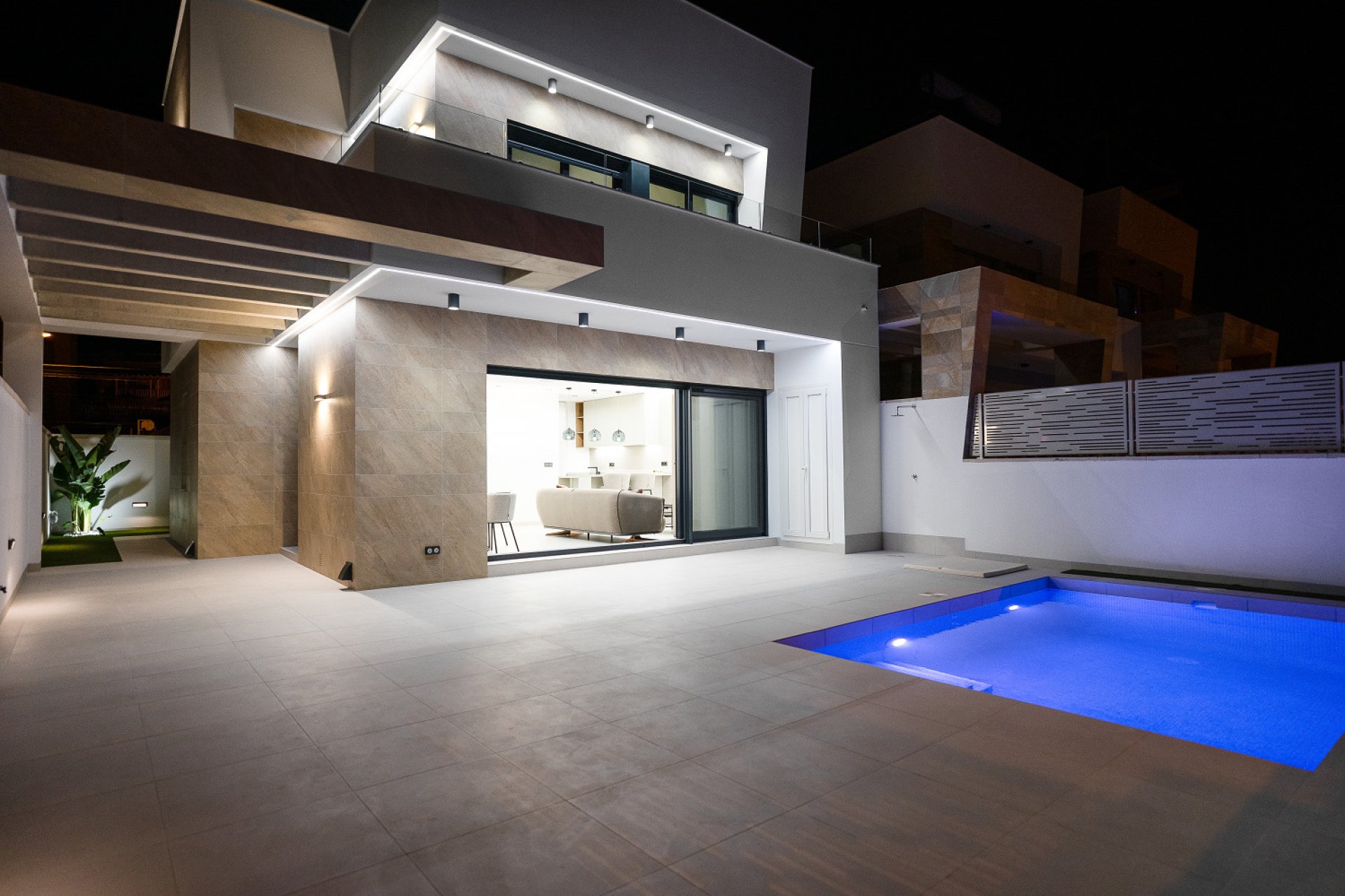 Neue Gebäude - Freistehende Villa -
San Miguel de Salinas