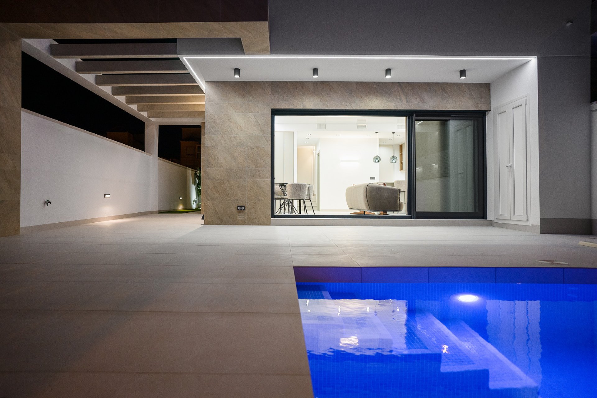 Neue Gebäude - Freistehende Villa -
San Miguel de Salinas