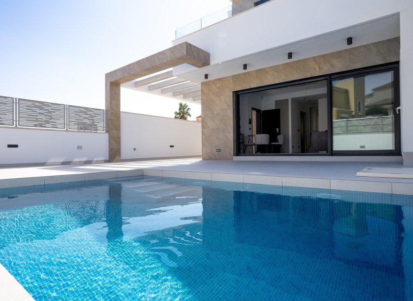 Neue Gebäude - Freistehende Villa -
San Miguel de Salinas