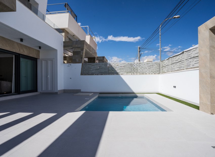 Neue Gebäude - Freistehende Villa -
San Miguel de Salinas