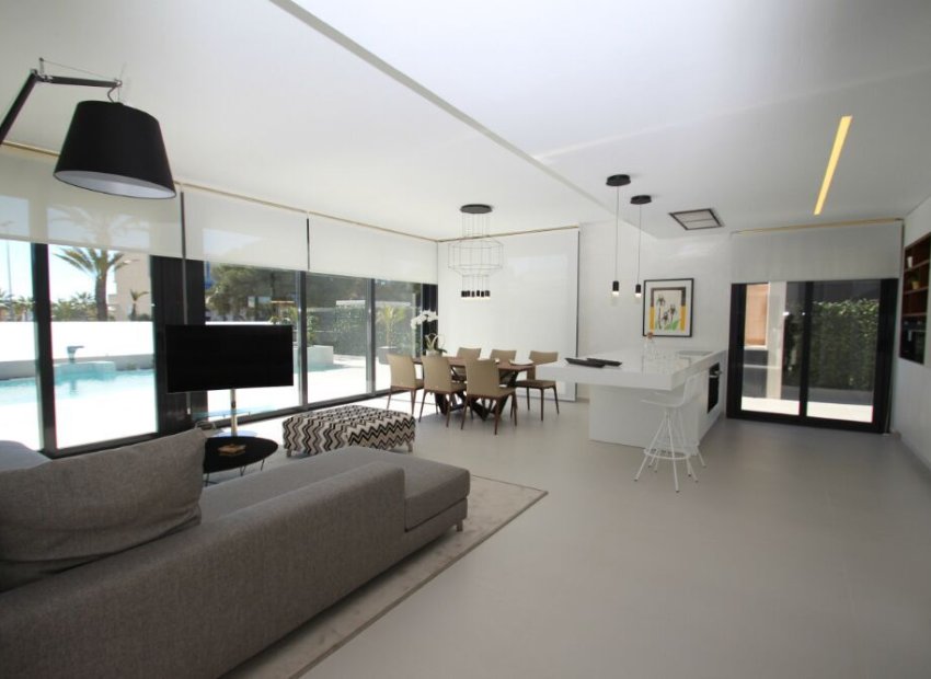 Nybygg - Frittliggende villa -
San Miguel de Salinas