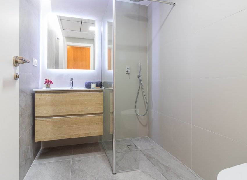 Obra nueva - Bungalow-Piso -
Torrevieja