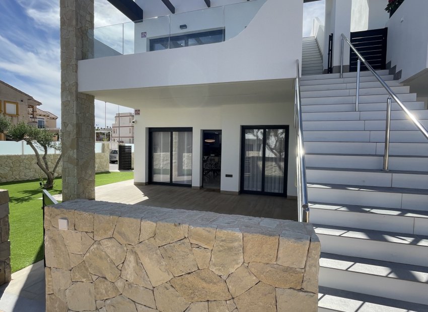 Obra nueva - Casa Adosada -
Torrevieja