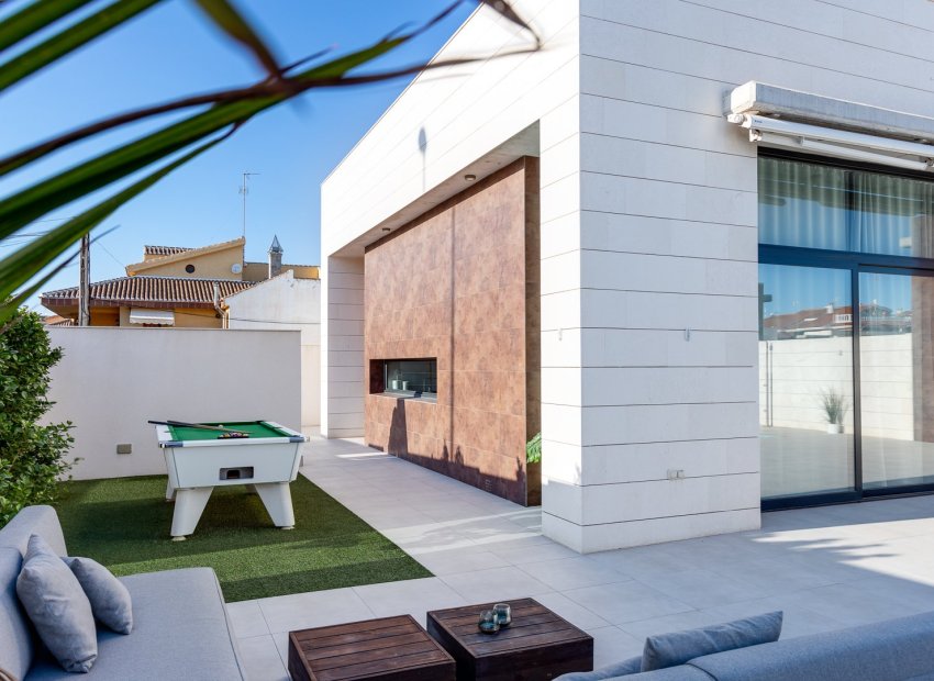 Obra nueva - Villa independiente -
Pilar de la Horadada