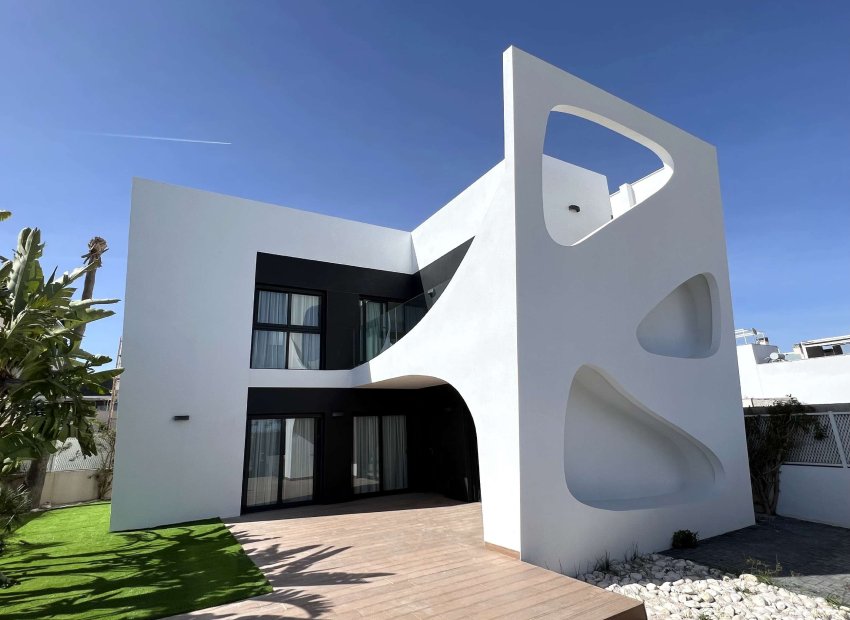 Obra nueva - Villa independiente -
Rojales