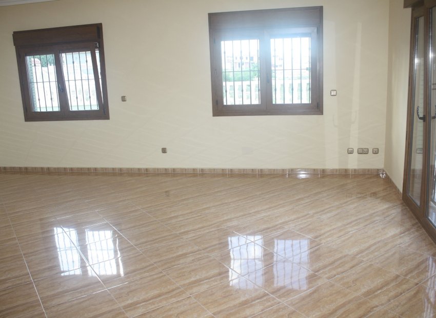 Obra nueva - Villa independiente -
Torrevieja