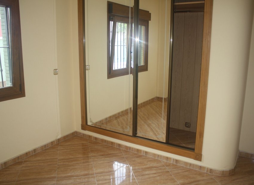 Obra nueva - Villa independiente -
Torrevieja