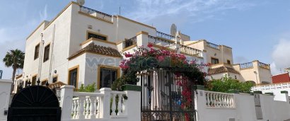 Quatro - Återförsäljning -
            Orihuela Costa - 237