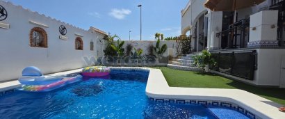 Quatro - Revente -
            Orihuela Costa - 238