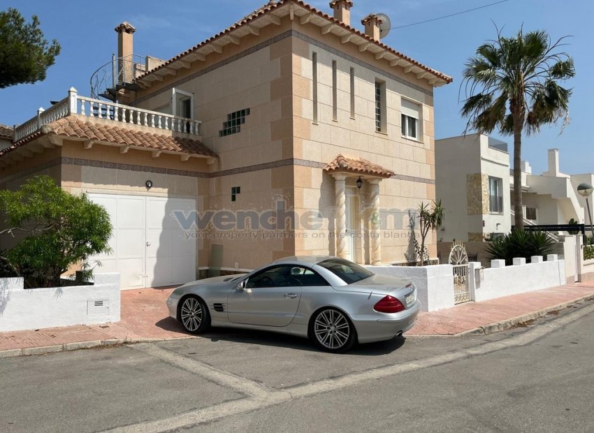 Resale - Detached Villa -
San Miguel de Salinas