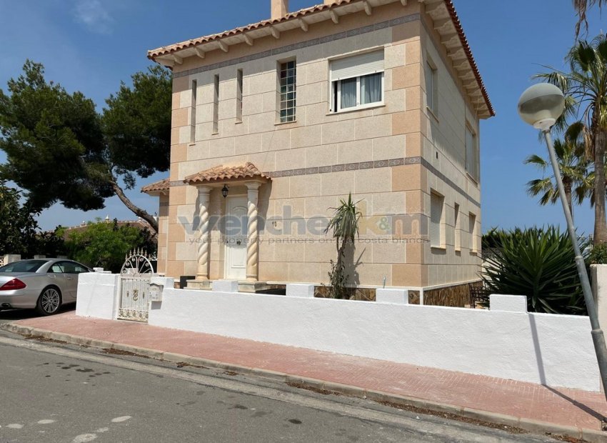 Resale - Detached Villa -
San Miguel de Salinas