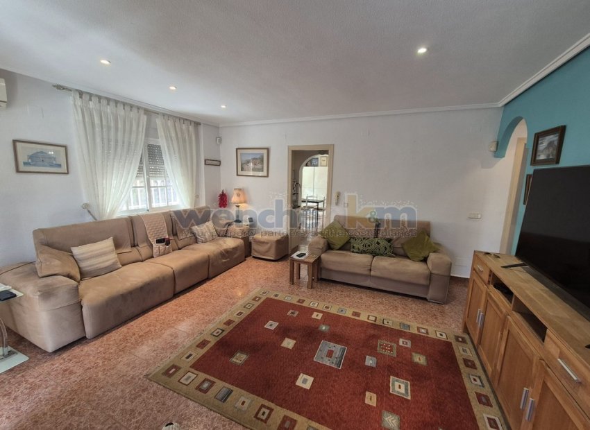 Resale - Detached Villa -
Torrevieja