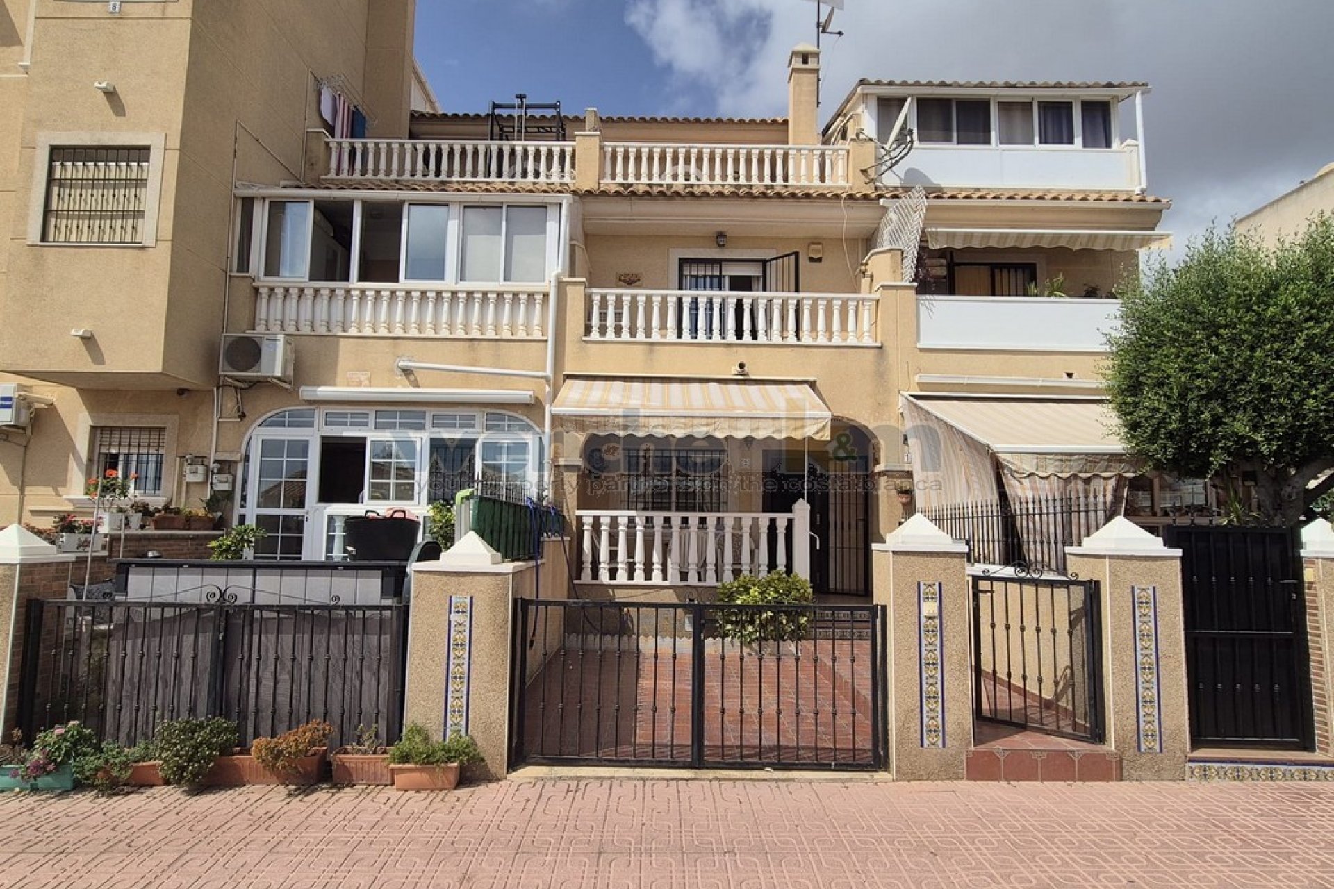 Resale - Terraced House -
Orihuela Costa - La Florida