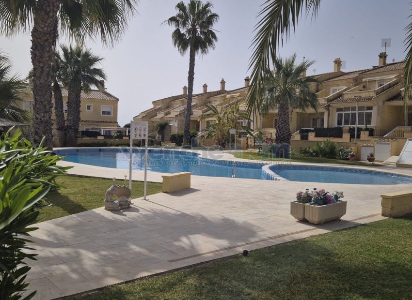 Reventa - Casa Adosada -
Orihuela Costa - Los Altos