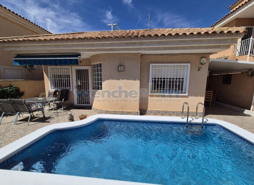Videresalg - Frittliggende villa -
Orihuela Costa - Los Altos