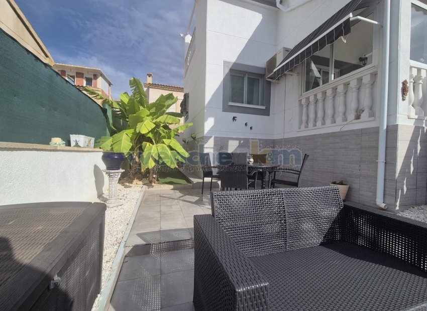 Videresalg - Frittliggende villa -
Orihuela Costa - Los Altos