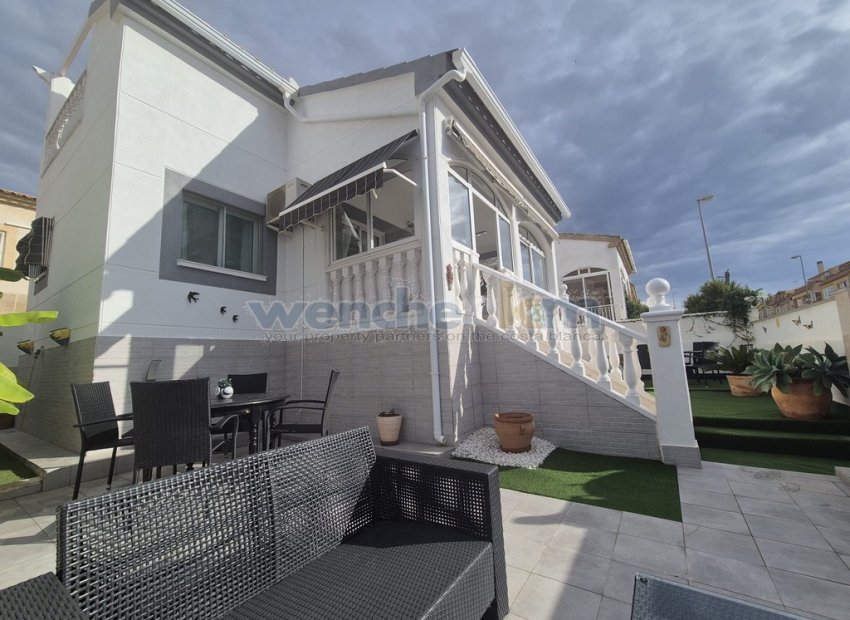 Videresalg - Frittliggende villa -
Orihuela Costa - Los Altos