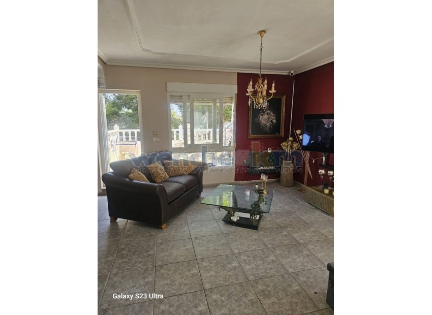 Videresalg - Frittliggende villa -
San Miguel de Salinas