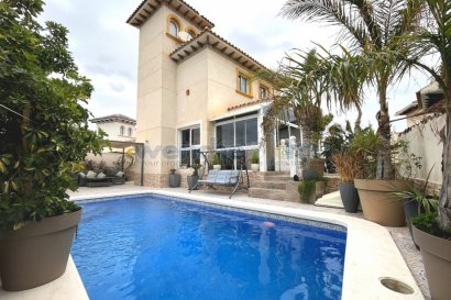 Villa independiente - Reventa - Orihuela Costa -
                Playa Flamenca