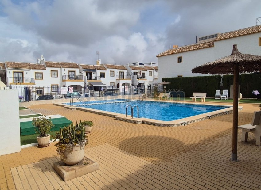 Wiederverkauf - bungalow -
Orihuela Costa - Los Altos