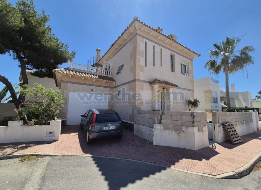 Wiederverkauf - Freistehende Villa -
San Miguel de Salinas