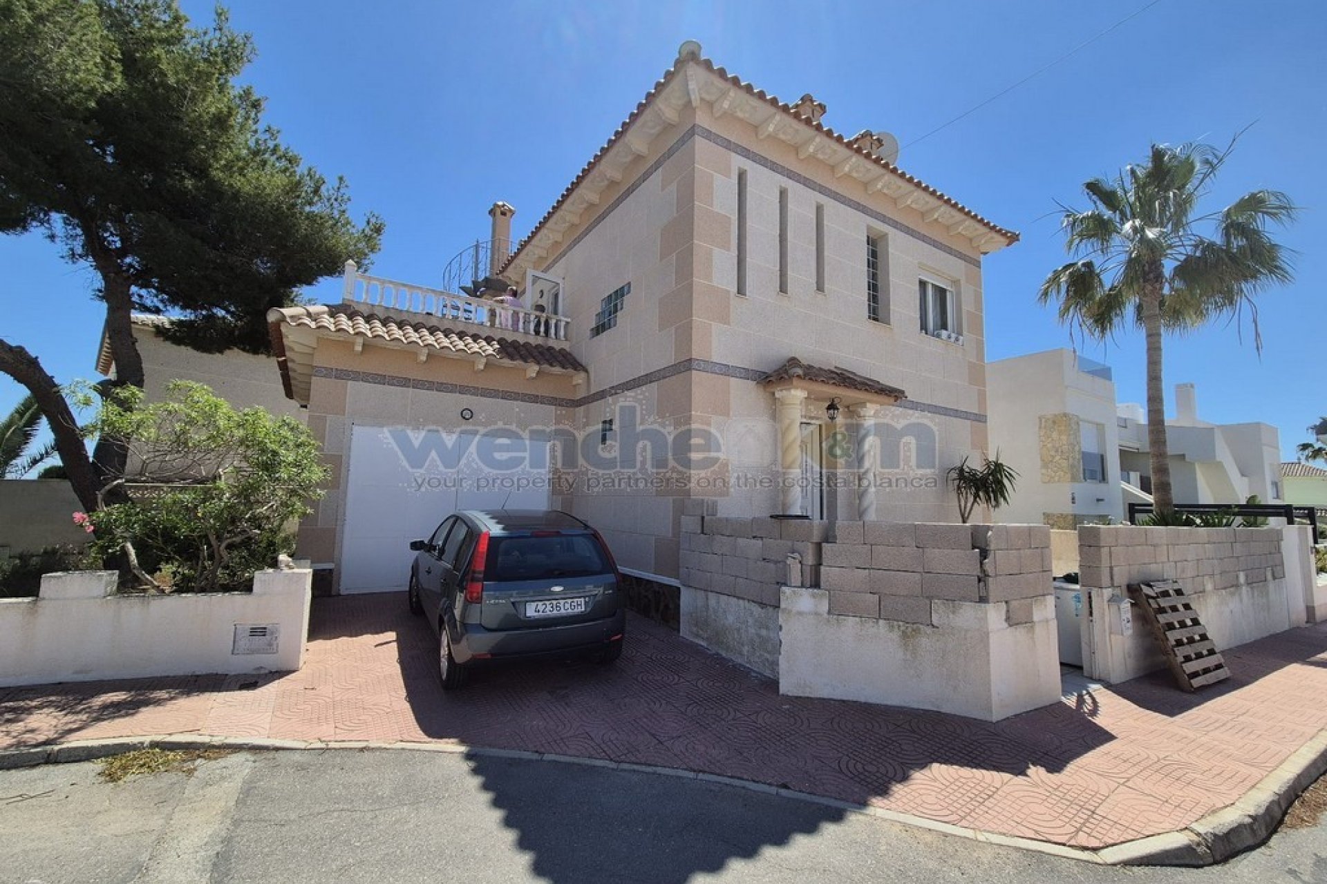 Wiederverkauf - Freistehende Villa -
San Miguel de Salinas