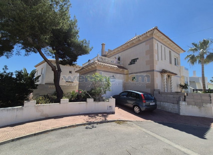 Wiederverkauf - Freistehende Villa -
San Miguel de Salinas